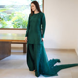 Emerald Grace Verdant Aura