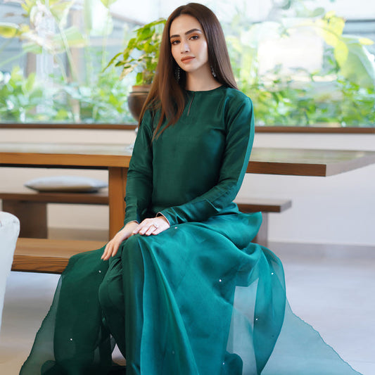 Emerald Grace Verdant Aura